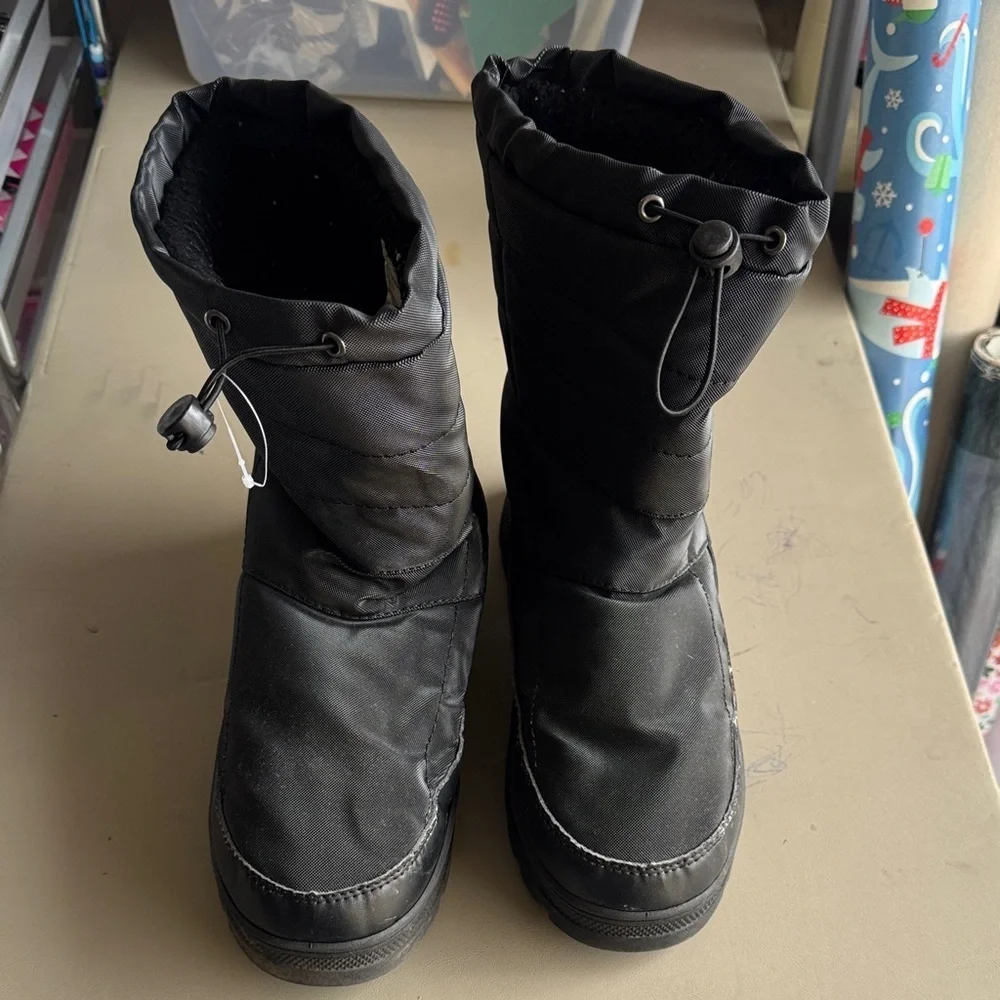 Black Winter Boots with Drawstring size 9